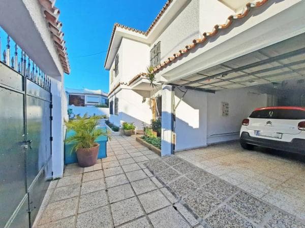 Chalet independiente en venta en Barrio Centro, Benalmádena thumbnail 2