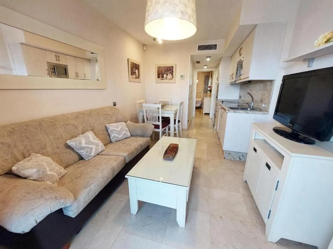 Sale of apartment in Calle Torrealmádena, Benalmádena
photo 2