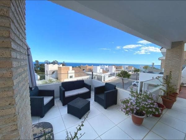 Chalet independiente en venta en Calle Sesamo, Benalmádena photo 1