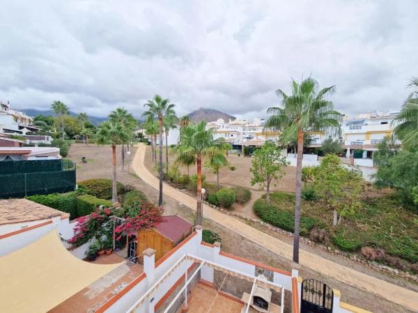Chalet independiente en venta en Avenida del Indico, Benalmádena thumbnail 2