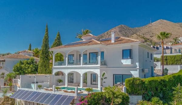 Chalet independiente en venta en Paseo de Toledo s/n, Benalmádena photo 1