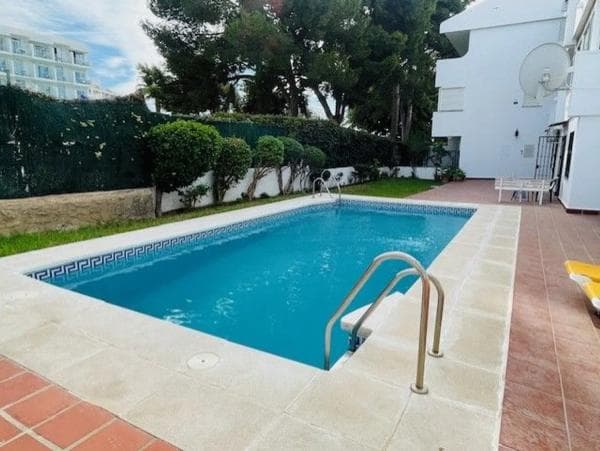 Piso en venta en Avenida de los Abedules, Benalmádena photo 1
