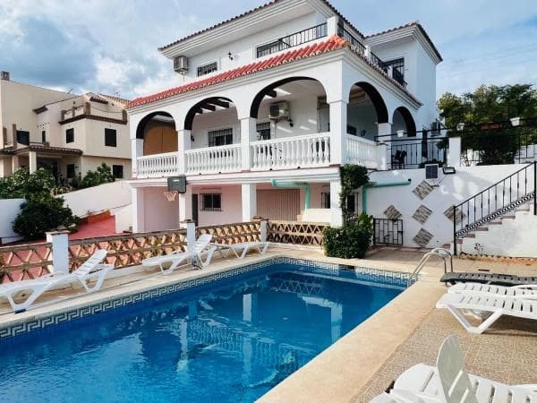 Detached villa for sale in Arroyo de la Miel, Benalmádena photo 1