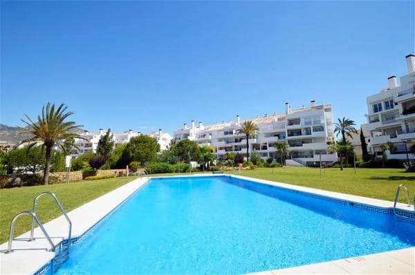 Piso en venta en Calle Camelia, Benalmádena photo 1