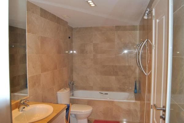 Piso en venta en Calle Camelia, Benalmádena thumbnail 2