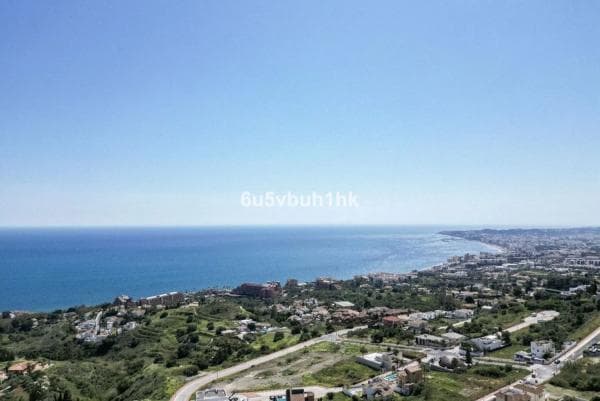 Detached villa for sale in Calle Agata, Benalmádena thumbnail 1