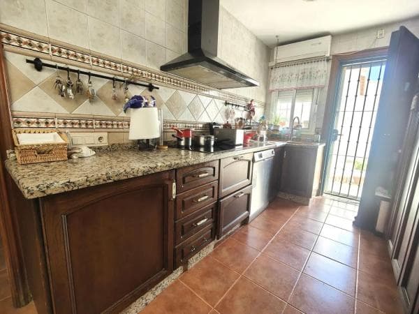 Detached villa for sale in Calle Andrómeda, Benalmádena thumbnail 2
