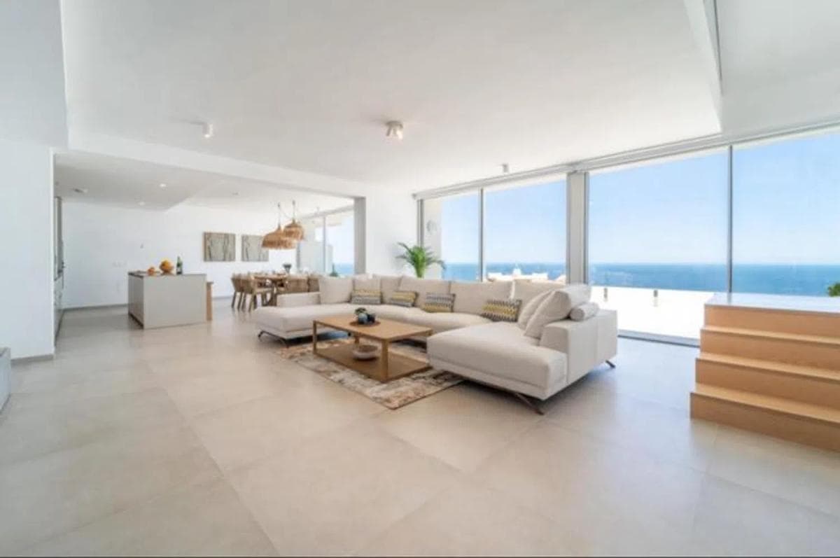 Sale of independent chalet in Calle Rododendro, Benalmádena
photo 2