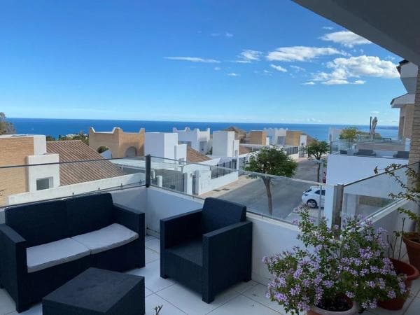 Detached villa for sale in Calle Macadamia, Benalmádena photo 1