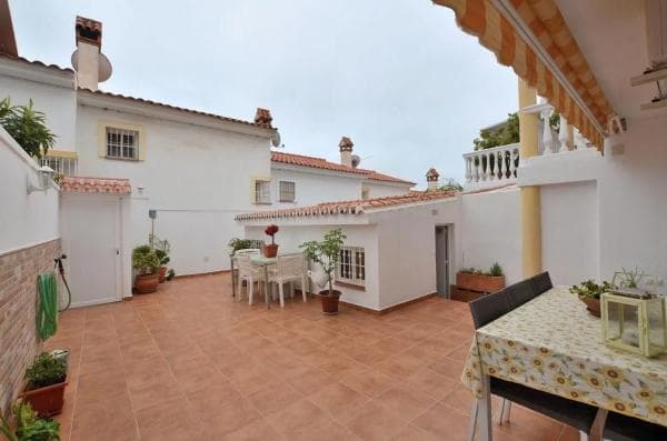 Detached villa for sale in Arroyo de la Miel, Benalmádena thumbnail 1