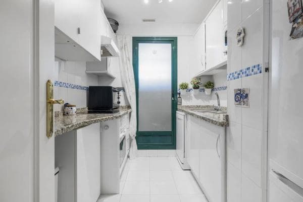 Piso en venta en Calle Marie Curie, Benalmádena thumbnail 2