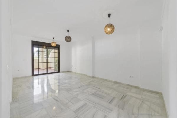 Piso en venta en Barrio Hacienda Torrequebrada, Benalmádena thumbnail 2