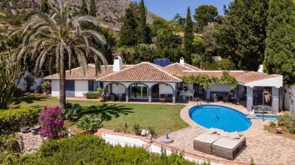 Chalet independiente en venta en Calle Santander, Benalmádena photo 1