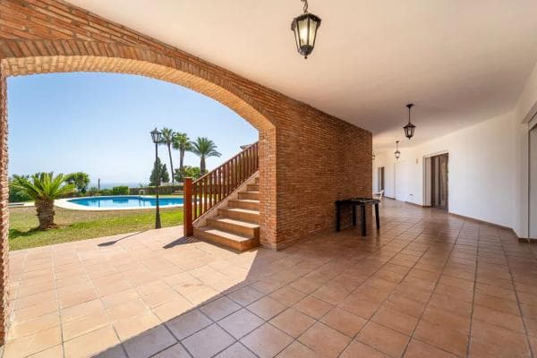 Chalet independiente en venta en Calle Vitoria, Benalmádena thumbnail 2