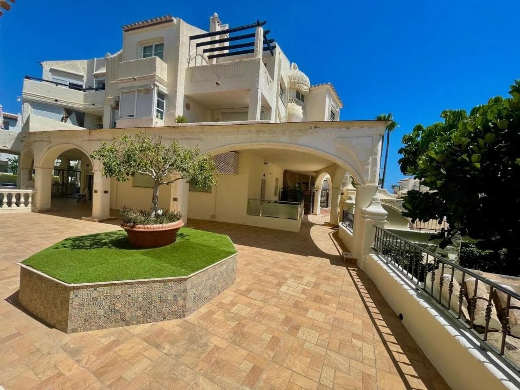 Venta de piso en Calle La Fragata, Benalmádena
photo 2
