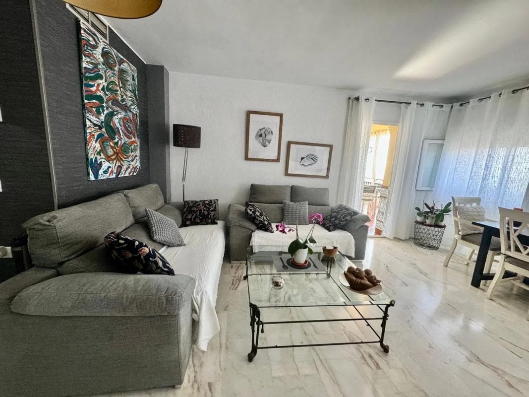 Продажа квартиры на Calle Ave Marina s/n, Бенальмадена
photo 2