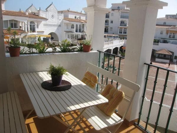 Piso en venta en Avenida Ciudad de Melilla, Benalmádena thumbnail 2