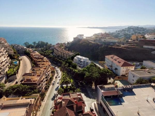 Piso en venta en Barrio Zona Centro Comercial Torrequebrada, Benalmádena photo 1