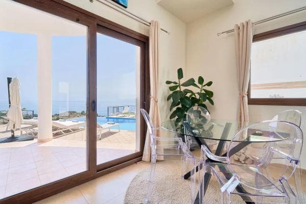 Detached villa for sale in Calle Valencia s/n, Benalmádena photo 1