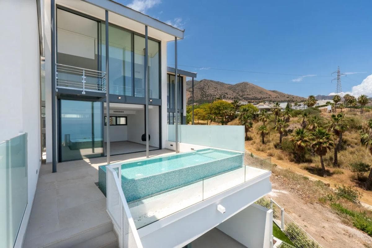 Sale of independent chalet in El Higuerón - Capellanía, Benalmádena
photo 3