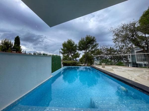 Chalet independiente en venta en Calle Verdi, Marbella thumbnail 1