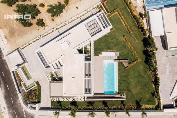 Chalet independiente en venta en Virgen de Begoña s/n, Marbella thumbnail 1