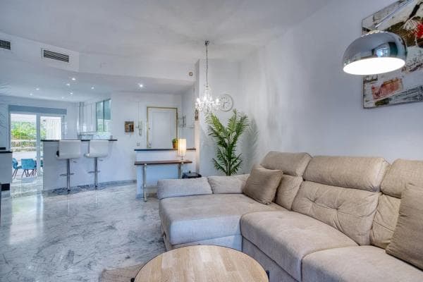 Piso en venta en Urbanizacion Marbella Real, 13, Marbella thumbnail 1
