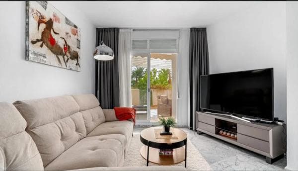 Piso en venta en Barrio Puente Romano, Marbella thumbnail 1