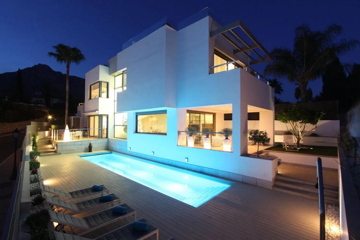 Venta de chalet independiente en Calle Benaojan, Marbella
photo 2