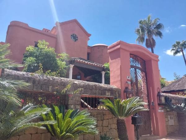 Chalet independiente en venta en Calle Mozart, 103, Marbella thumbnail 2