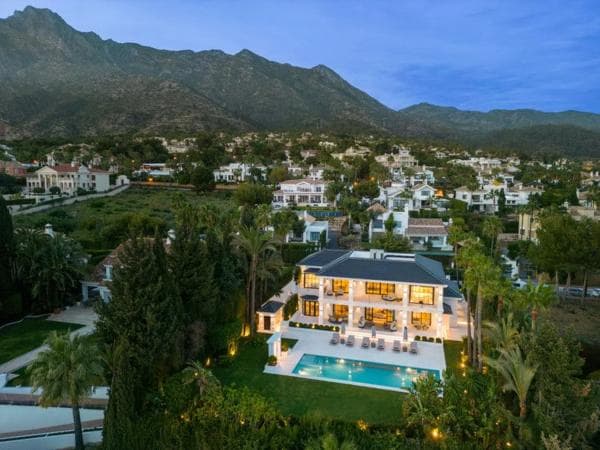 Chalet independiente en venta en Calle Albinoni, 8, Marbella thumbnail 1