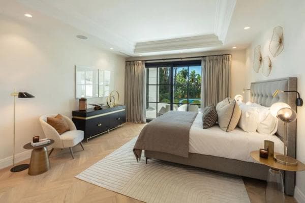 Chalet independiente en venta en Calle Albinoni, 8, Marbella thumbnail 2