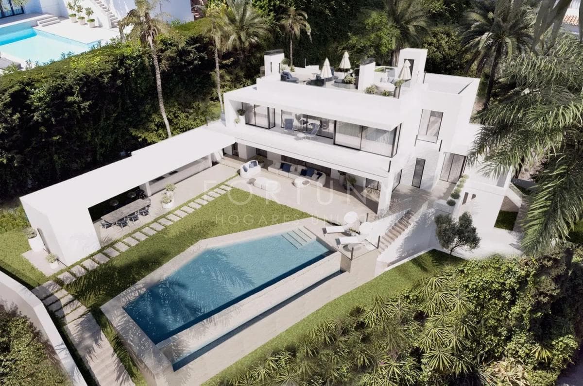 Venta de chalet independiente en Urbanización Cascada de Camojan, Marbella
photo 2