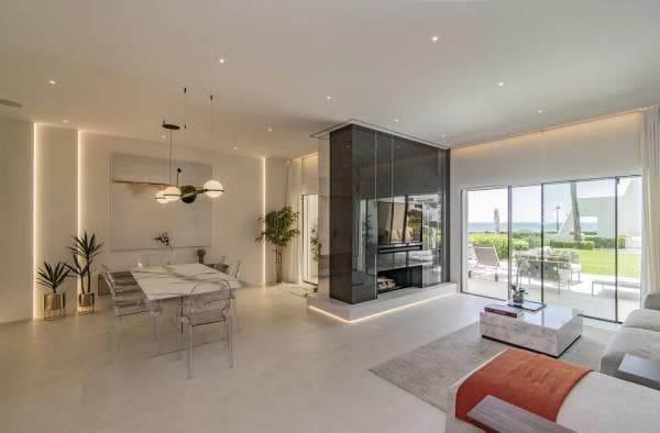 Chalet independiente en venta en Barrio Las Lomas de Río Verde, Marbella photo 1
