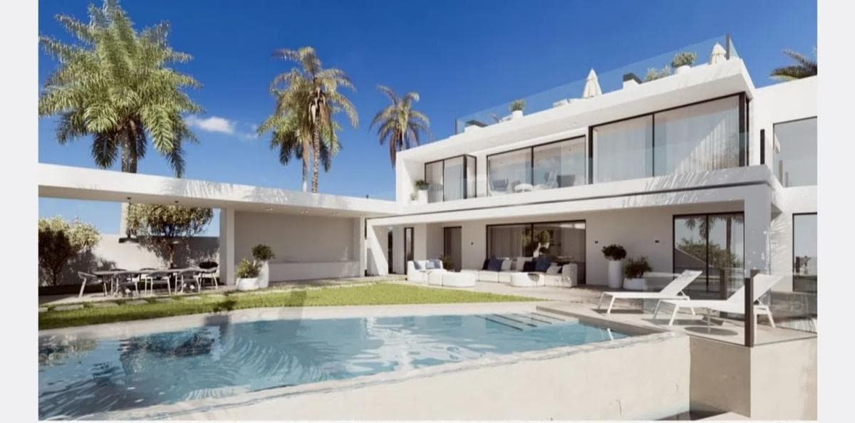 Venta de chalet independiente en Urbanización Cascada de Camojan, Marbella
photo 2