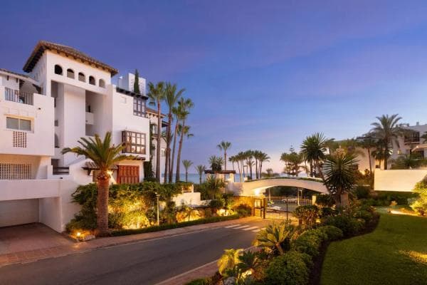 Piso en venta en Barrio Puente Romano, Marbella thumbnail 1