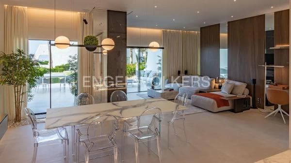 Chalet independiente en venta en Calle Tramo de Unión, Marbella thumbnail 1