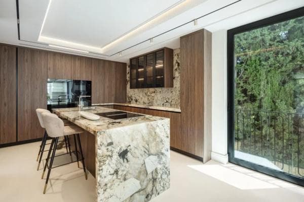 Chalet independiente en venta en Calle Mozart, 156, Marbella thumbnail 2