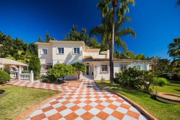 Chalet independiente en venta en Barrio Nagüeles, Marbella photo 1