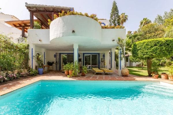 Chalet independiente en venta en Urbanización Marbella Hill Club, Marbella photo 1