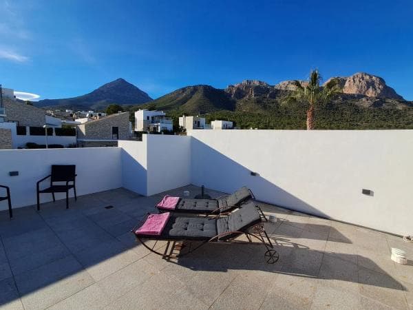Chalet independiente en venta en Zona albercxa s/n, Polop thumbnail 2