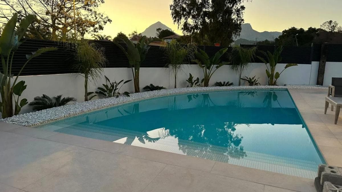 Sale of independent chalet in Avenida Pla de Figuereta, La Nucia
photo 2