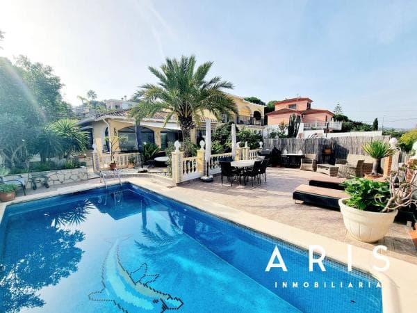 Коттедж на продажу в Calle Estepona, Alhaurín de la Torre photo 1