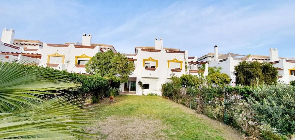 Venta de chalet independiente en Calle las Azaleas, 13, Estepona
photo 2