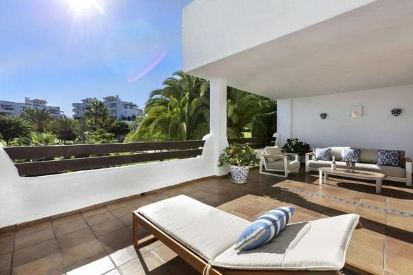 Mieszkanie na sprzedaż w Barrio El Velerín, Estepona photo 1