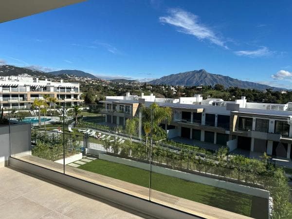 Продажа квартиры в Calle Pico Alcazaba, Эстепона photo 1