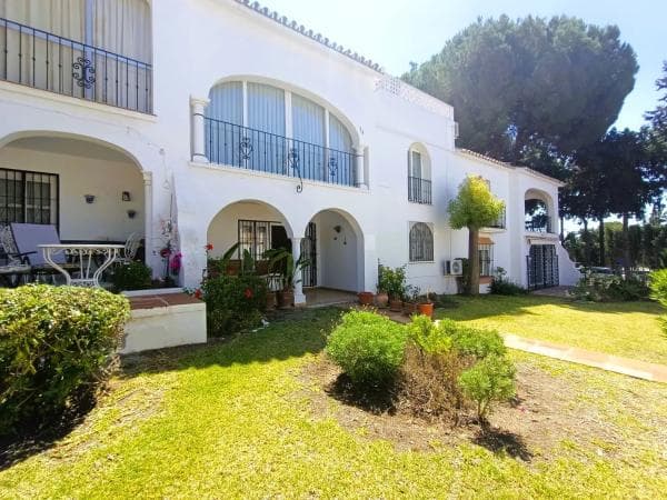 Apartment for sale in Calle Magnolia, Estepona photo 1