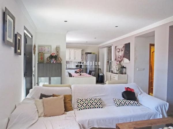 Chalet independiente en venta en Barrio San Alberto - La Alcubilla - Florisol, Málaga thumbnail 2