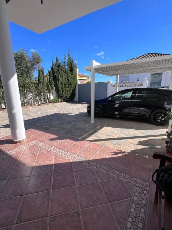 Sale of independent chalet in Calle hungria s/n, Marbella
photo 2