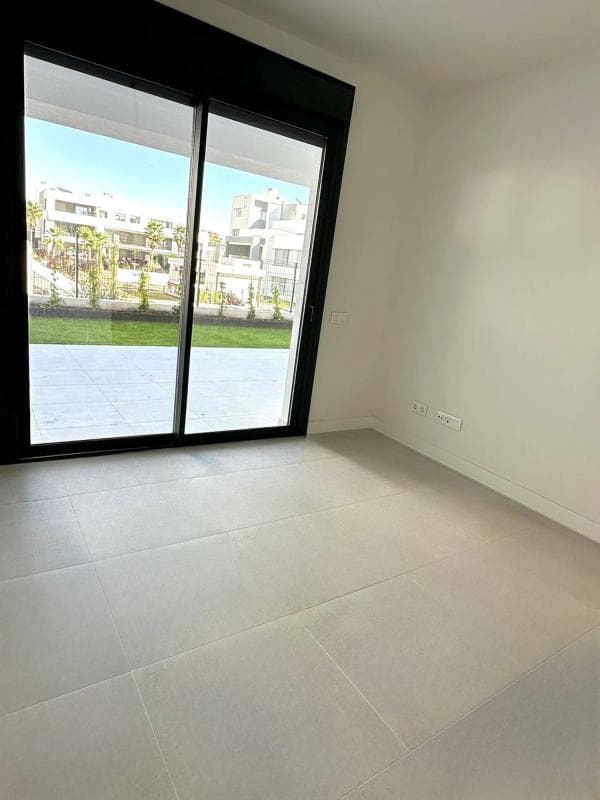 Venta de piso en Calle los Avellanos, Estepona
photo 2
